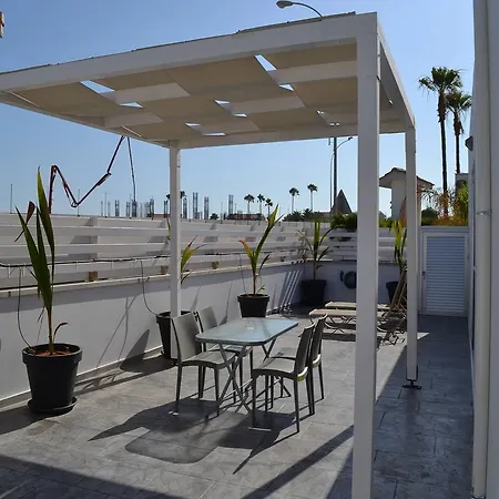 Makronissos Apartman *